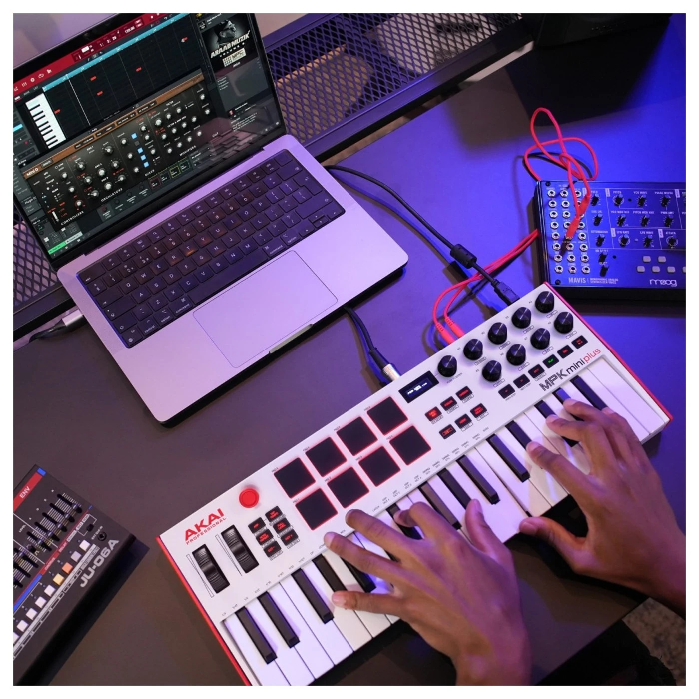 Akai MPK Mini Plus Keyboard White | Getinthemix
