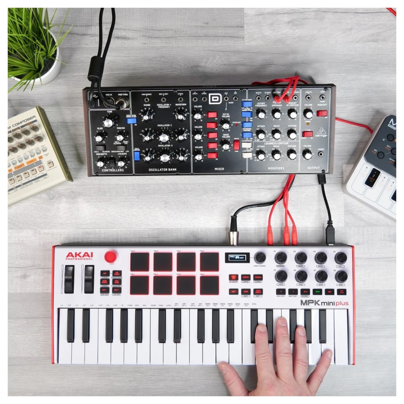 Akai MPK Mini Plus Keyboard White | Getinthemix