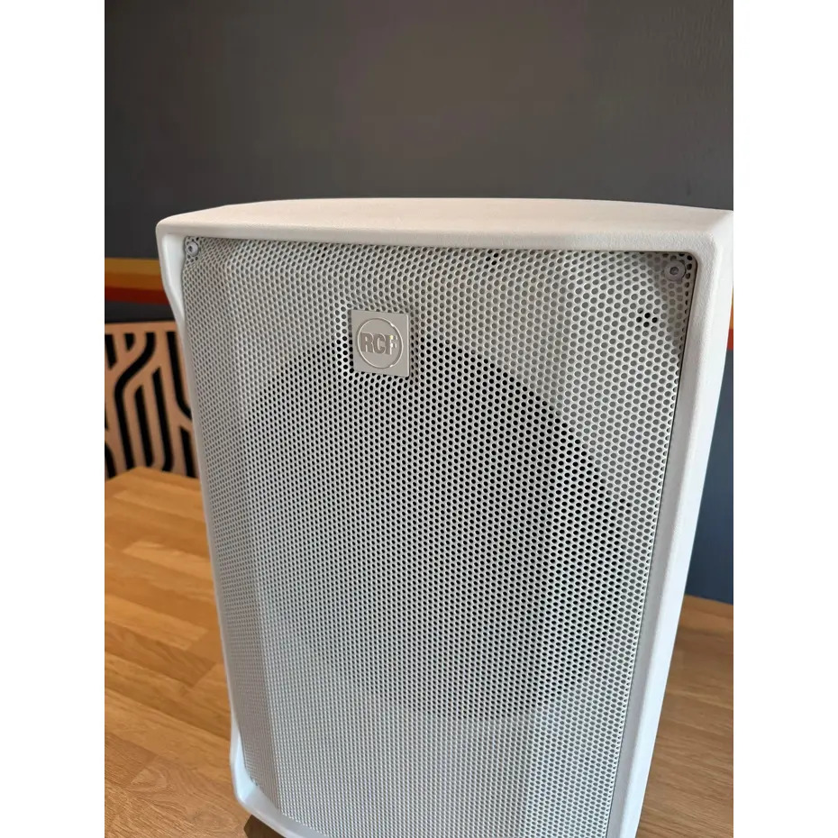 RCF EVOX J8W (B-Stock)